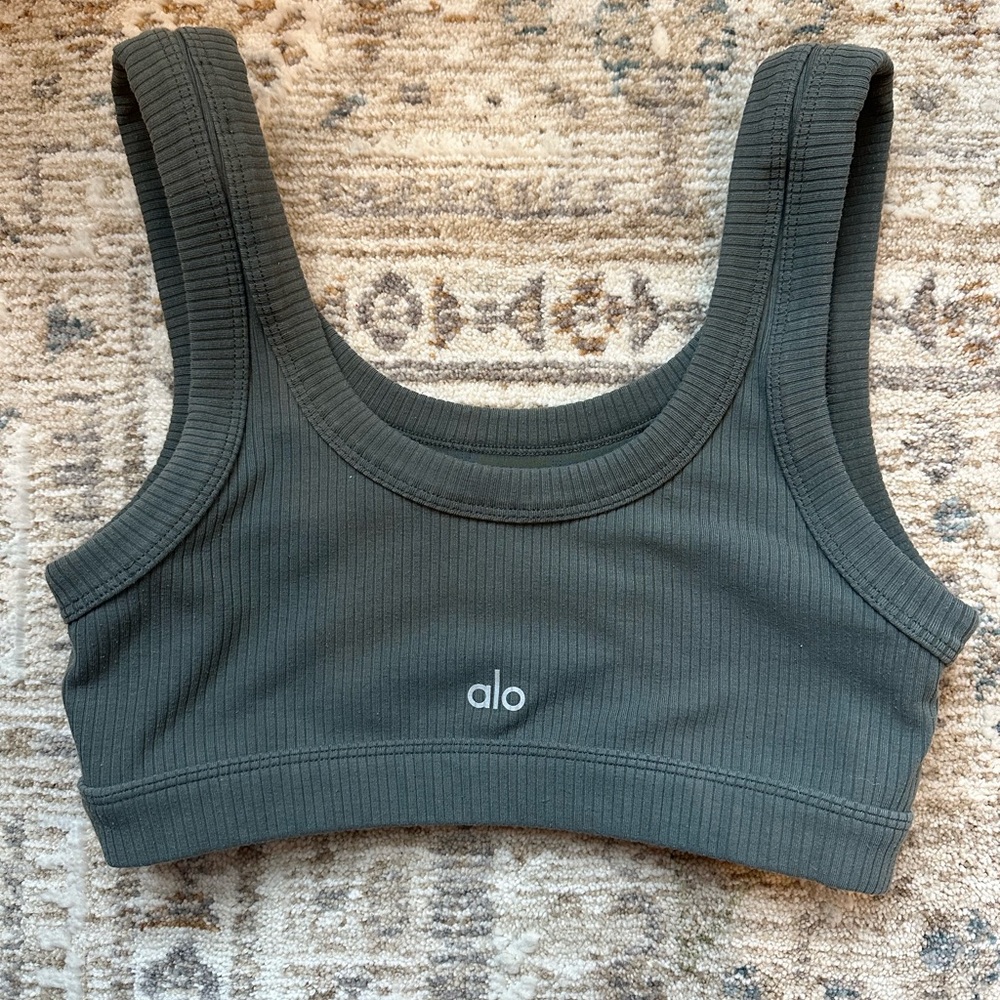 Alo Ribbed Scoop Neck Sports Bra Dark Green - Size S